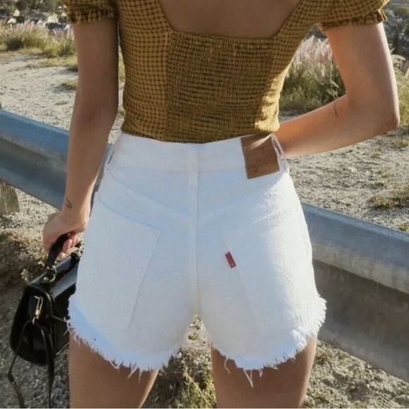 Levi’s White 501 Shorts - Picture 1 of 5